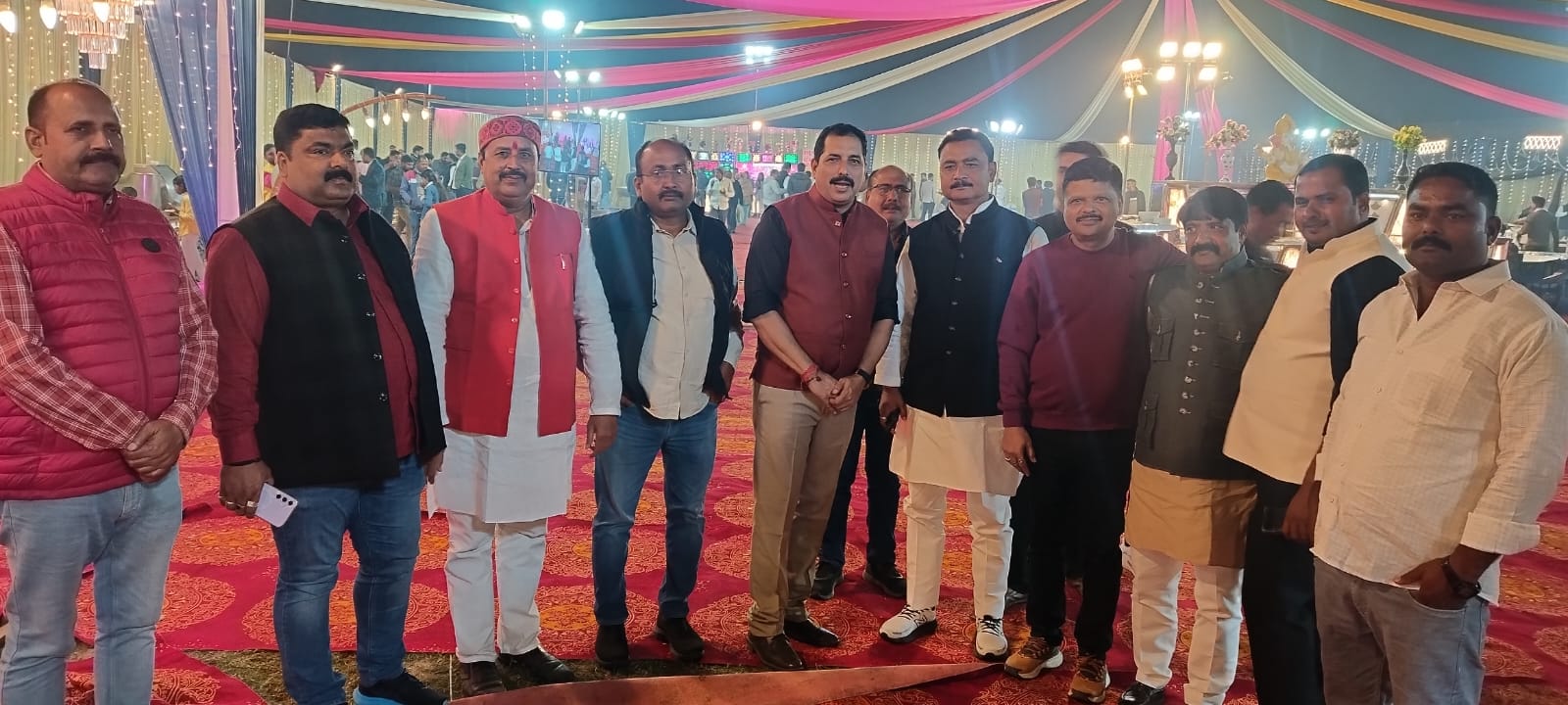 प्रभारी निरीक्षक रसड़ा बलिया के भतीजे प्रभात सिंह ’सावन’ के तिलकोत्सव में प्रदेश के कोने-कोने से आए सम्माननीय राजनेता, प्रमुख व्यवसायी, अधिकारी